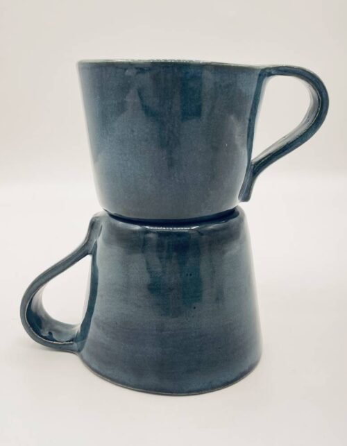 Taza azul con asa hecha a mano en cerámica – 280 ml